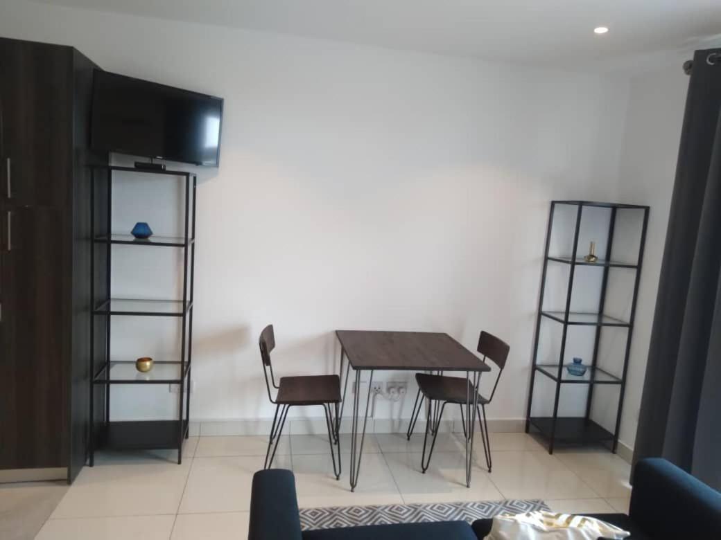 Embassy Gardens Luxury Suites Cpg 아크라 외부 사진